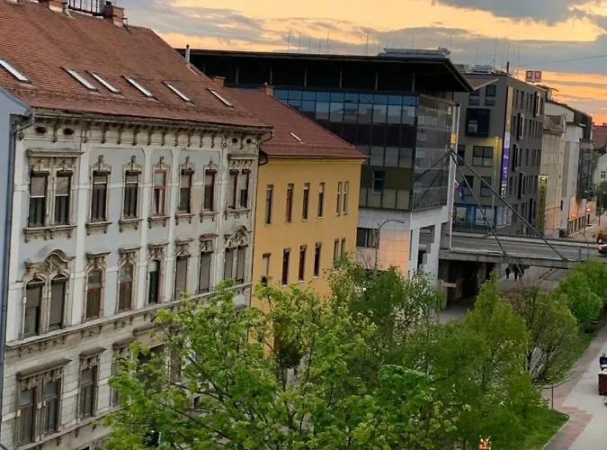 Апартаменты The Marchburg *