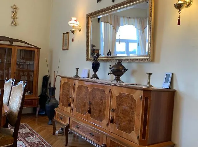 The Marchburg דירה