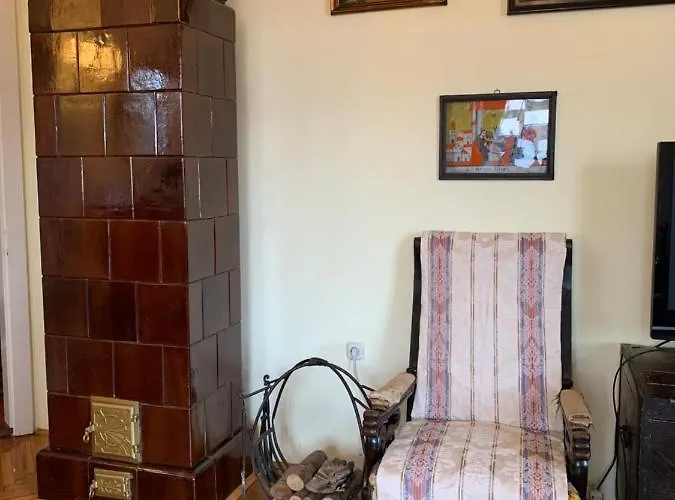 The Marchburg דירה